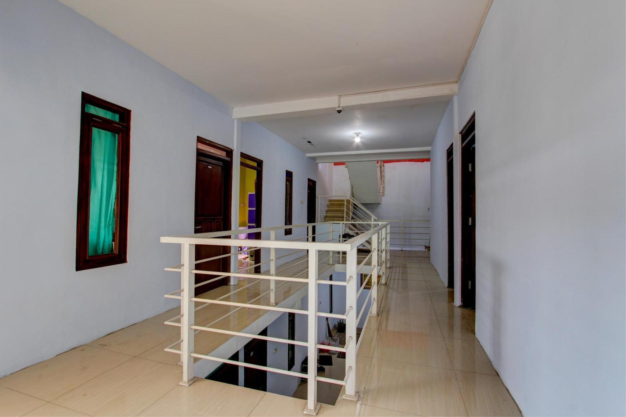 Super Oyo 93012 Griya Kencana Asri Syariah Lawean Экстерьер фото