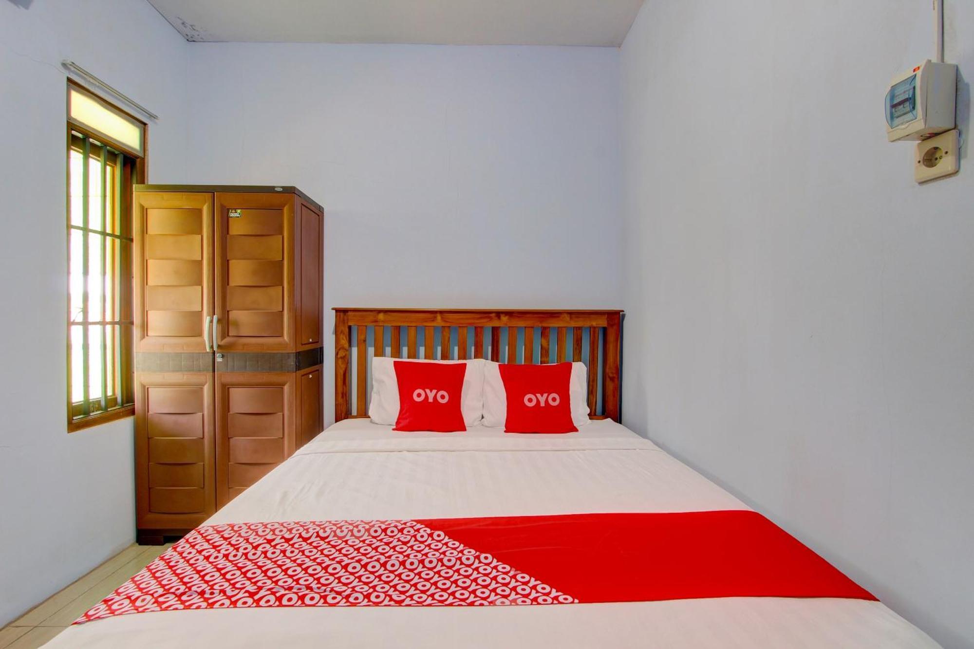 Super Oyo 93012 Griya Kencana Asri Syariah Lawean Экстерьер фото