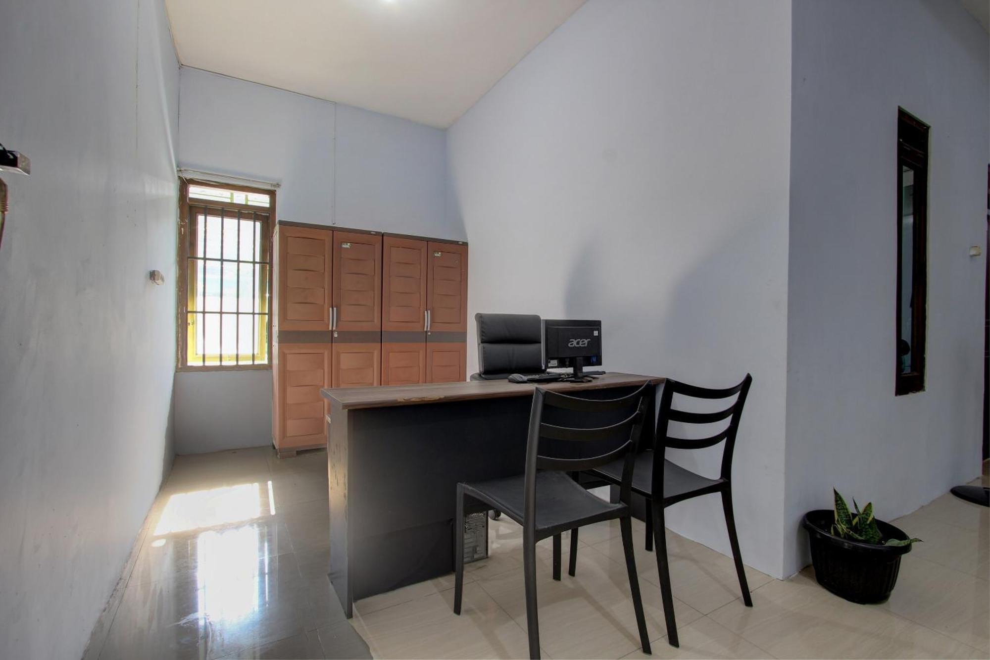 Super Oyo 93012 Griya Kencana Asri Syariah Lawean Экстерьер фото